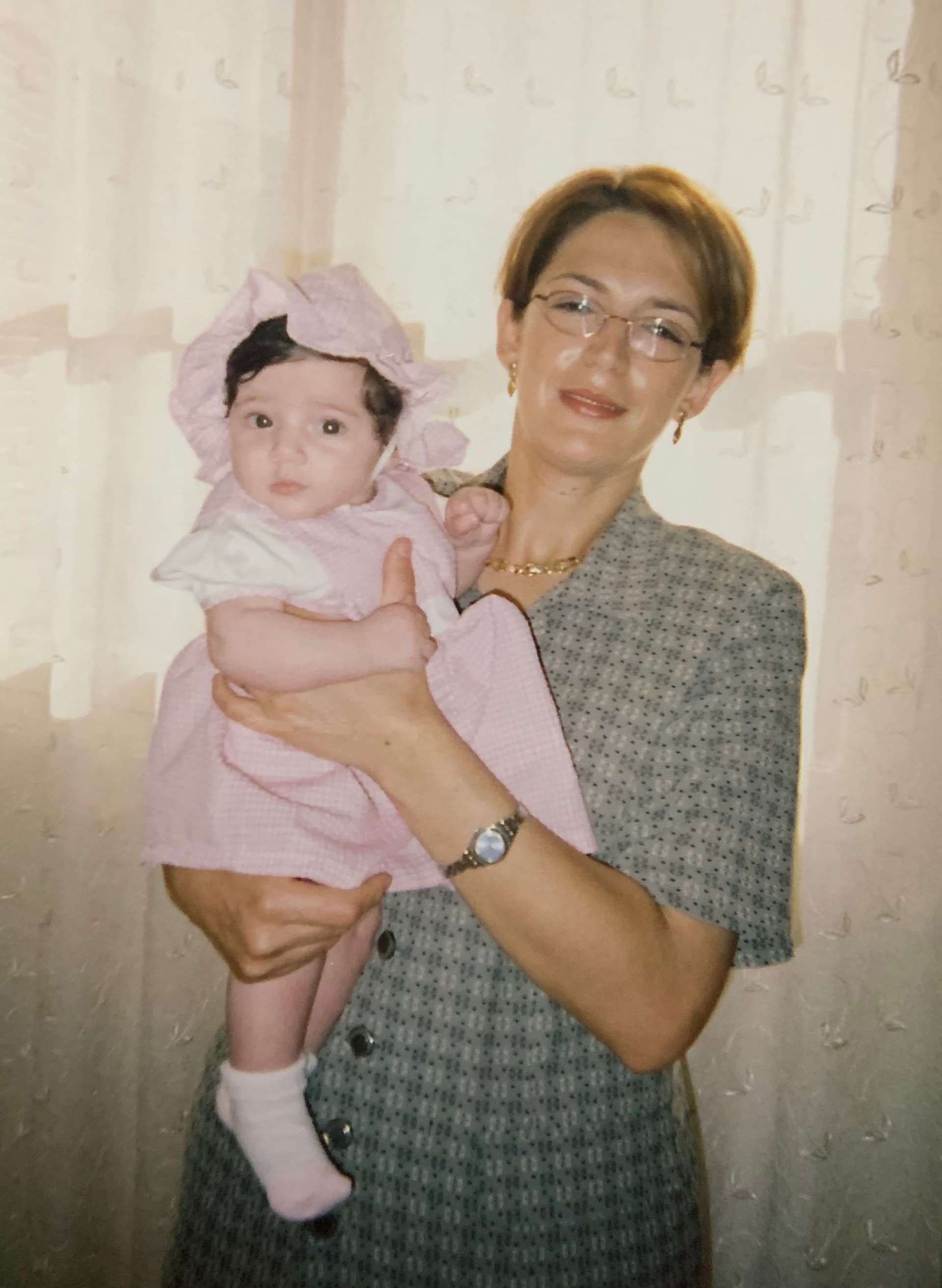 Bébé, dans les bras de ma maman